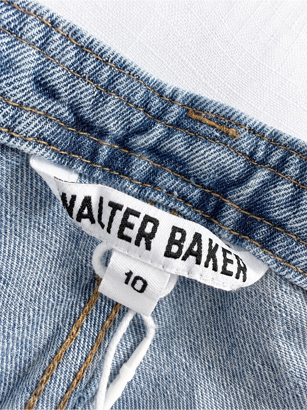 Walter Baker Women’s Light Wash Cargo Jeans Size 10 Wide Leg Utility Y2K Baggy - Picture 2 of 8